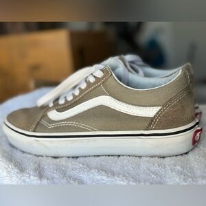 Vans Womens Low-Top Sneakers in Tan and White